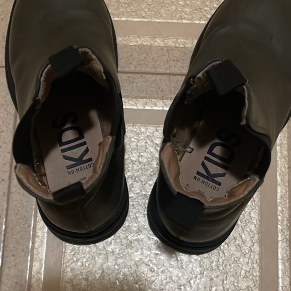 Boots - Picture 4 of 6